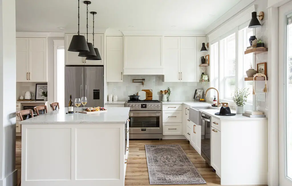 Best Benjamin Moore White Paint Color for Kitchen Cabinets